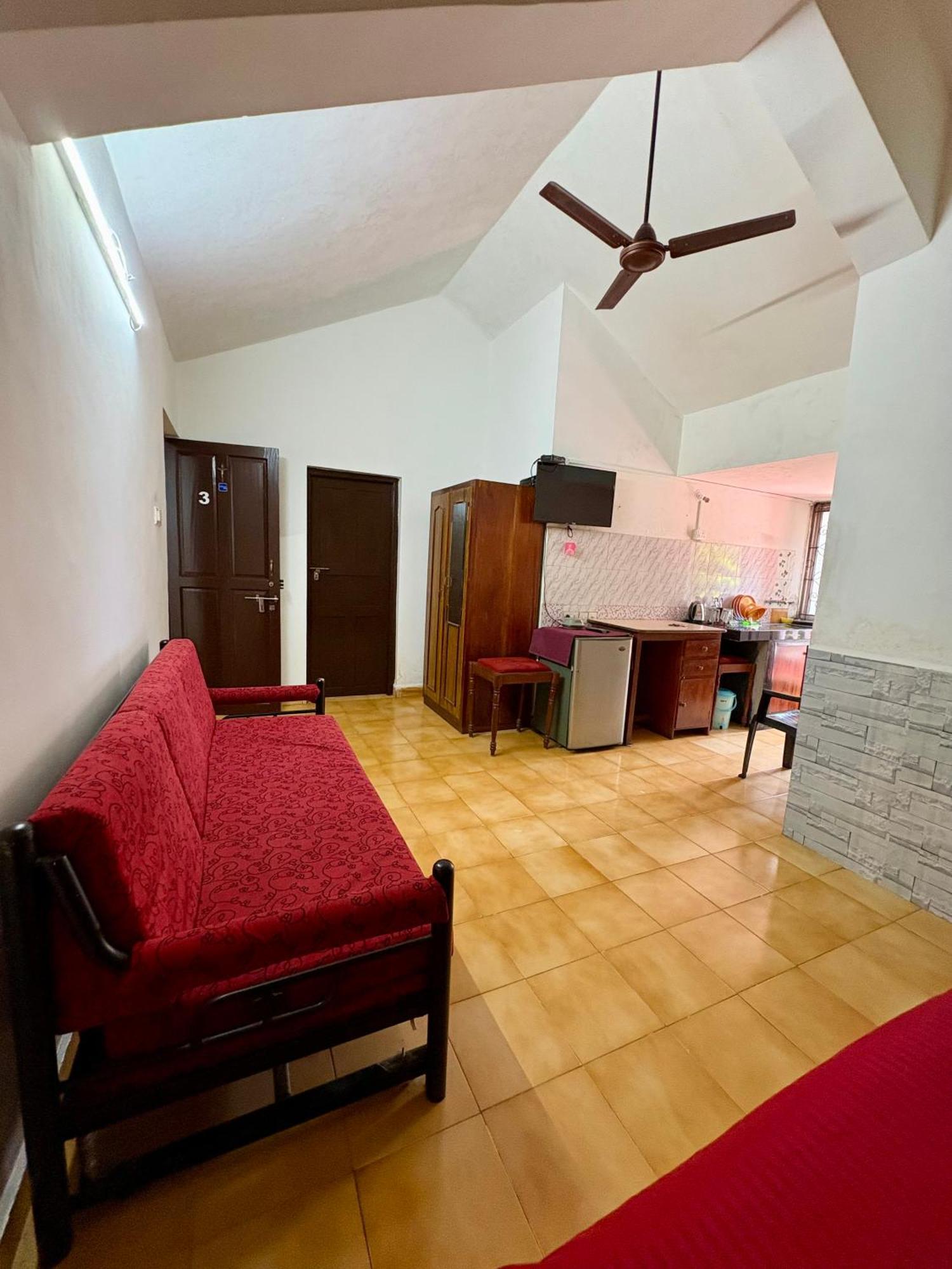 Jes Guest House Маджорда Екстериор снимка