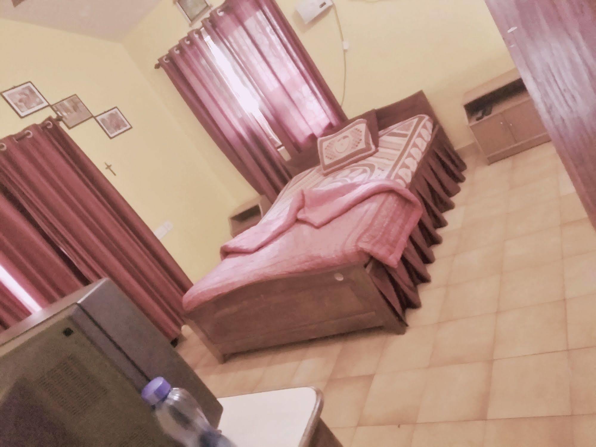 Jes Guest House Маджорда Екстериор снимка